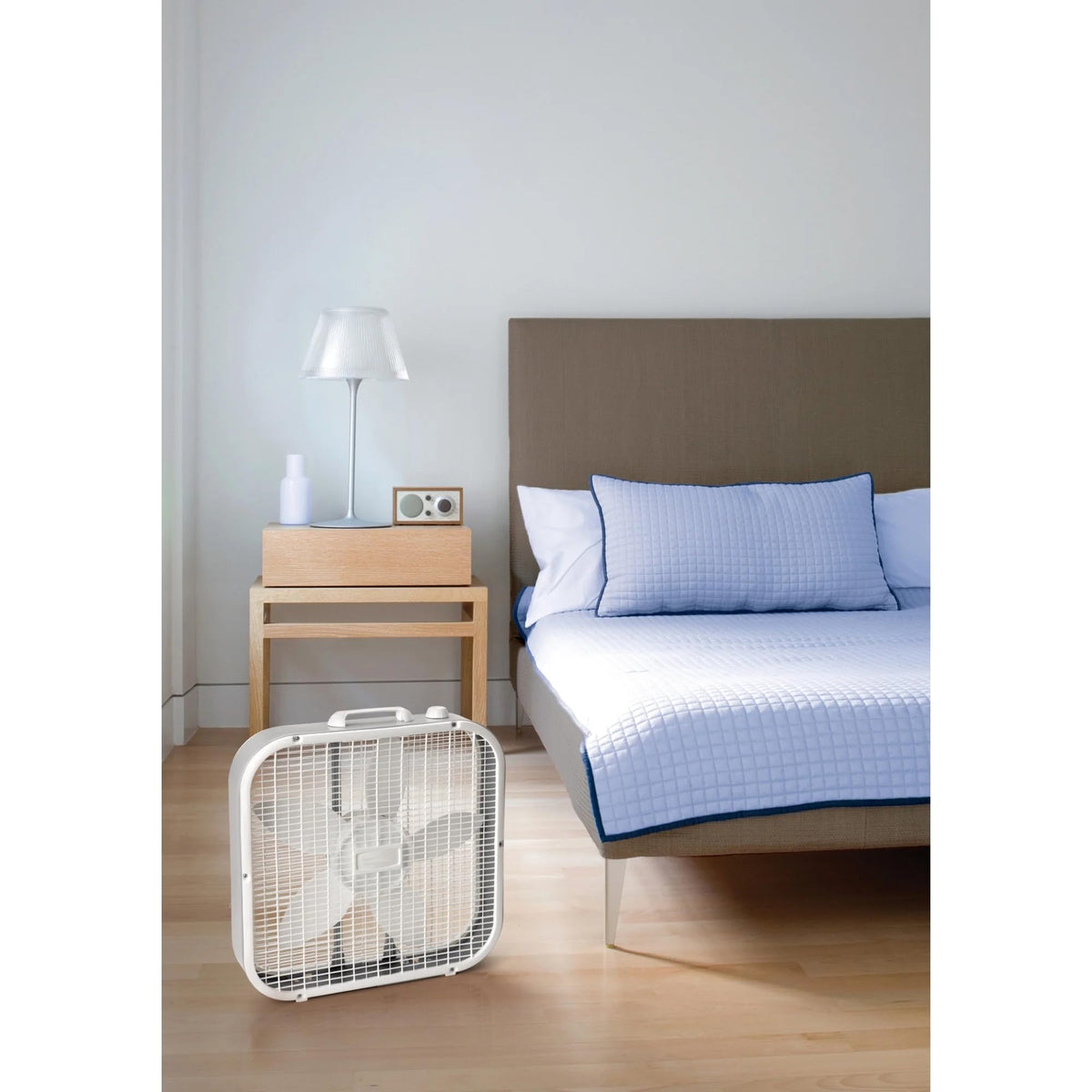 20" 3 Speeds White Portable Floor Fan W405